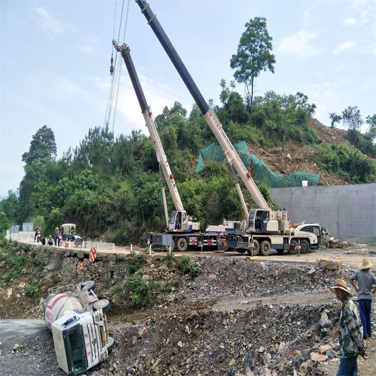 五通桥汽车掉沟里叫吊车救援要多少钱